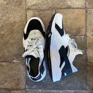 Nike Air Huaraches- Size 11.5